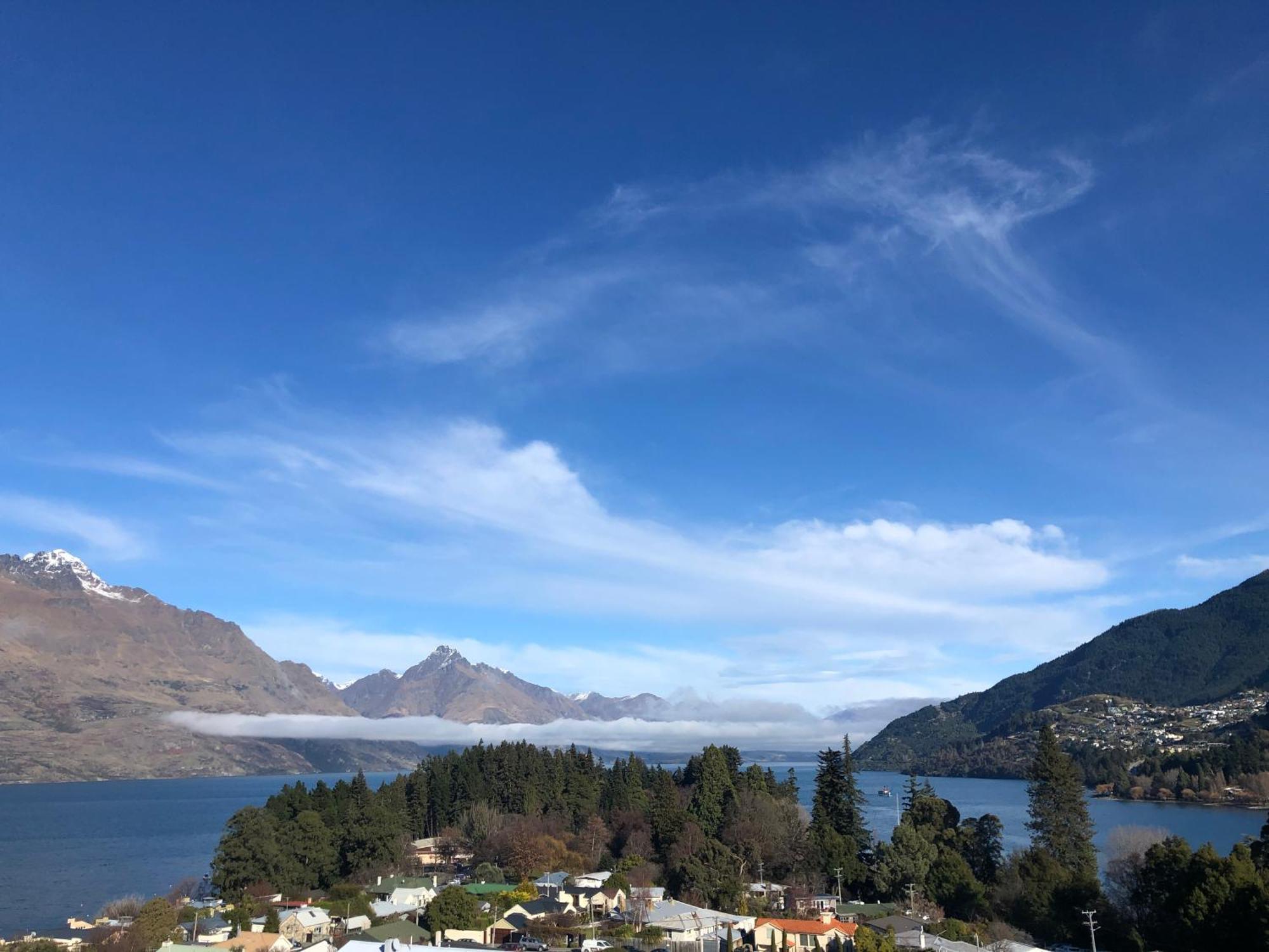 Ramada By Wyndham Queenstown Central Экстерьер фото