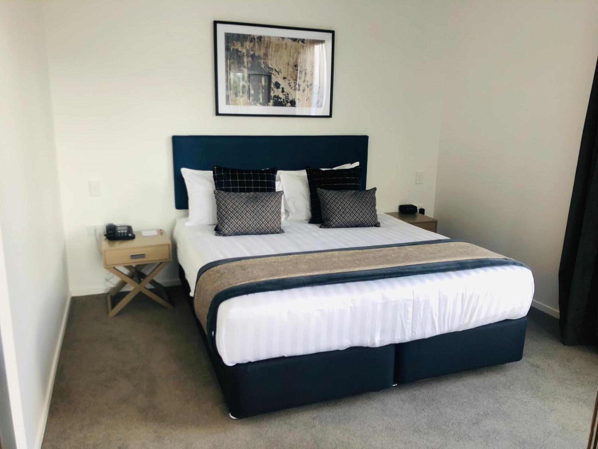Ramada By Wyndham Queenstown Central Экстерьер фото