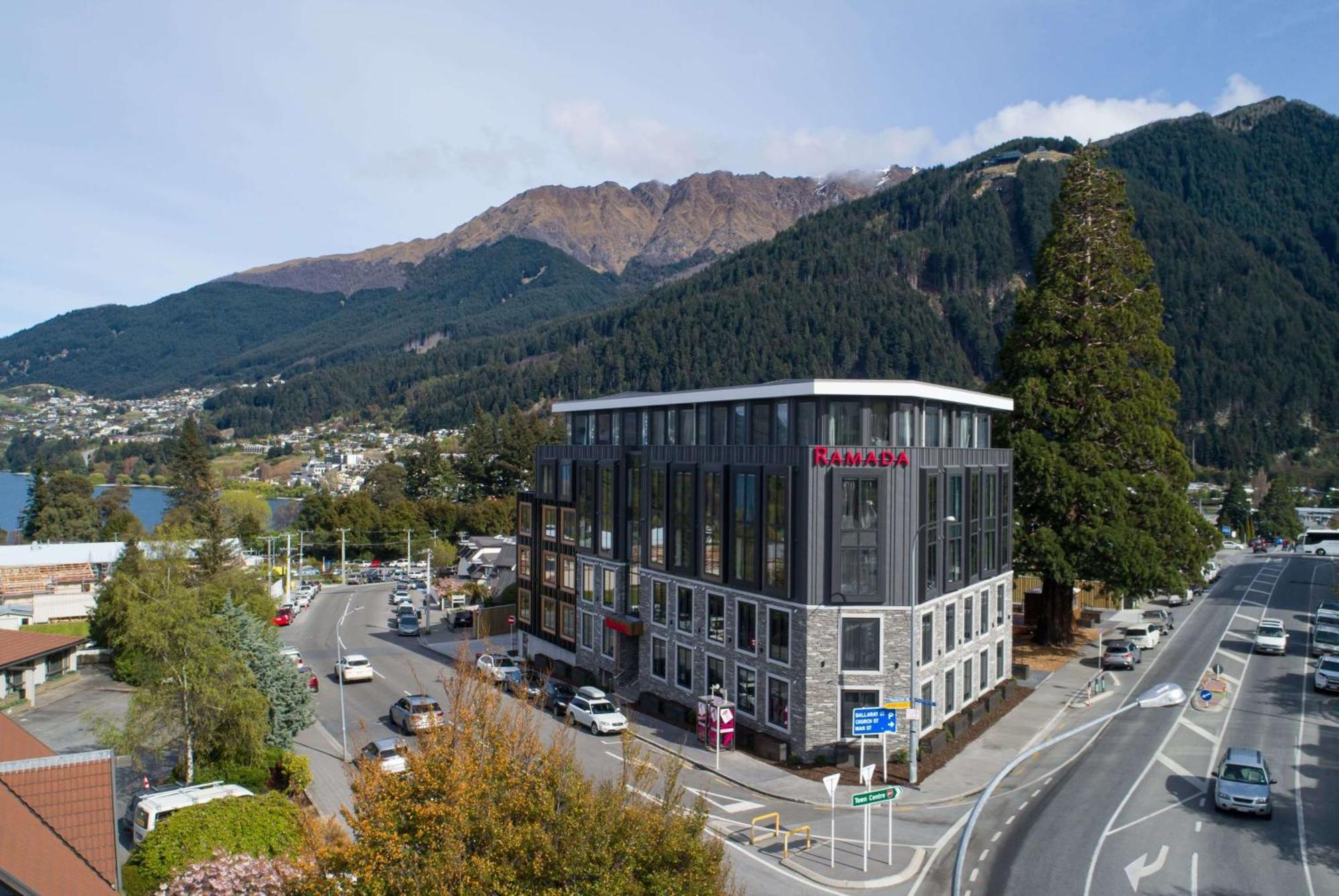 Ramada By Wyndham Queenstown Central Экстерьер фото