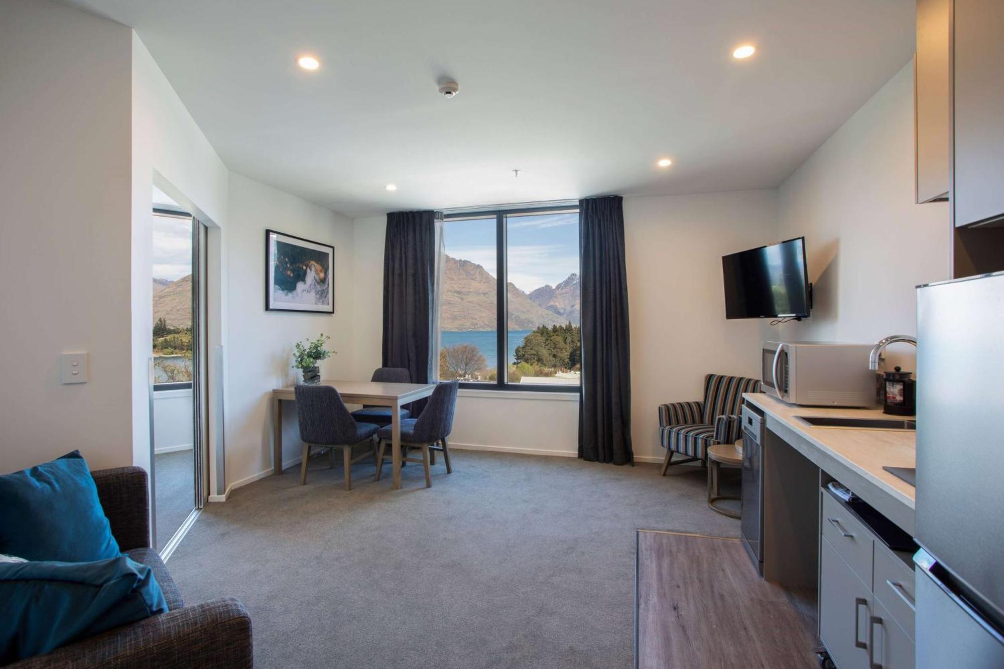 Ramada By Wyndham Queenstown Central Экстерьер фото