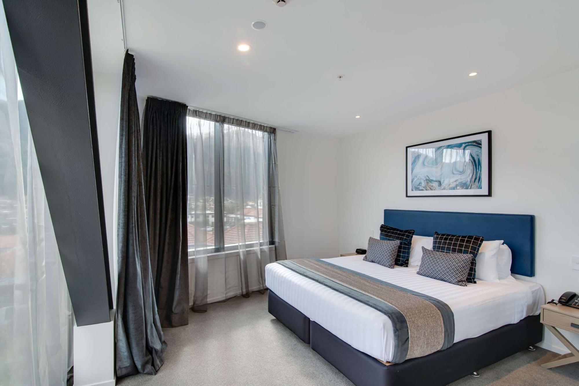Ramada By Wyndham Queenstown Central Экстерьер фото