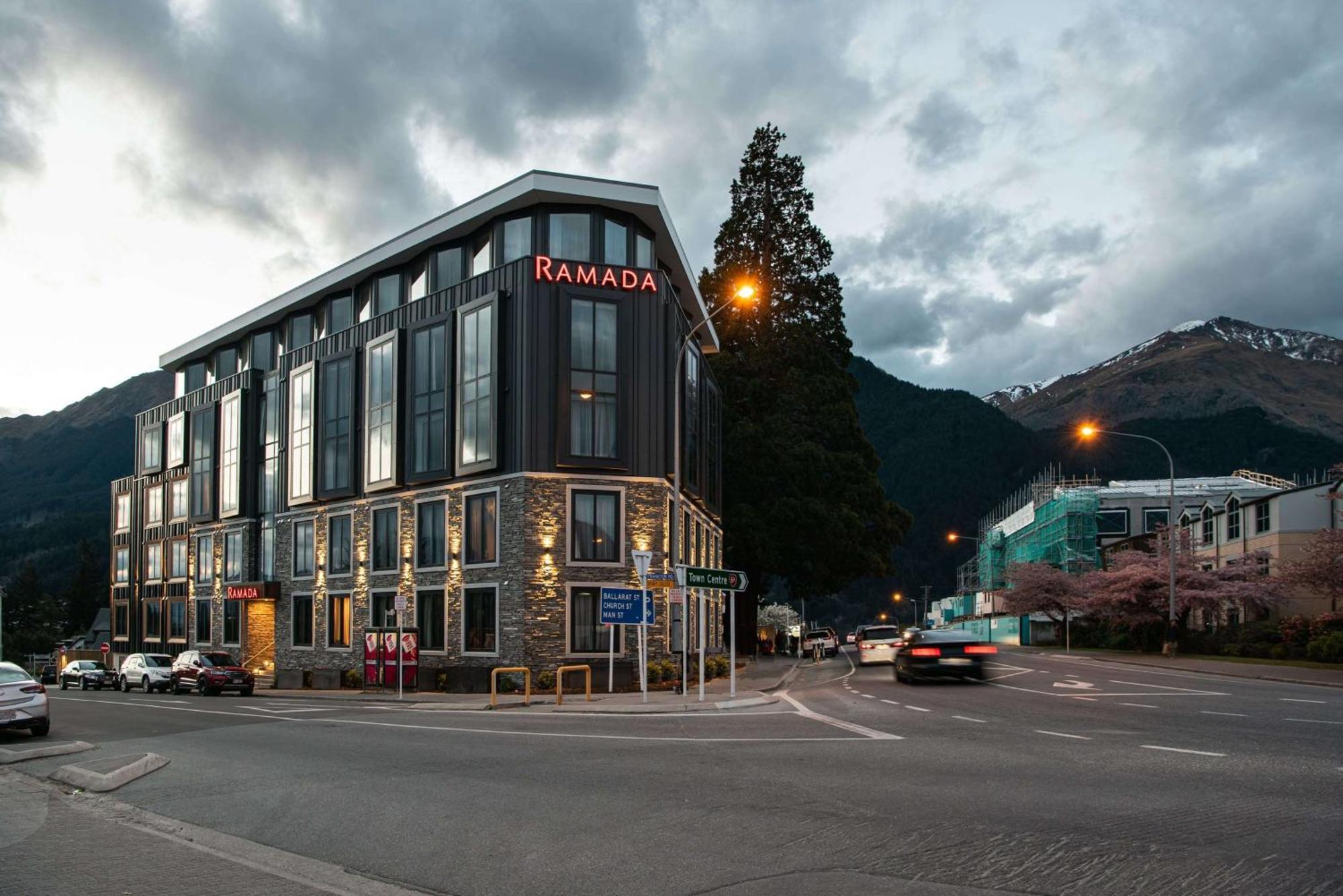 Ramada By Wyndham Queenstown Central Экстерьер фото