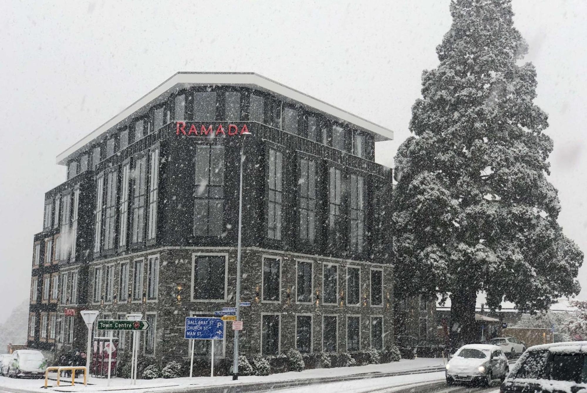 Ramada By Wyndham Queenstown Central Экстерьер фото