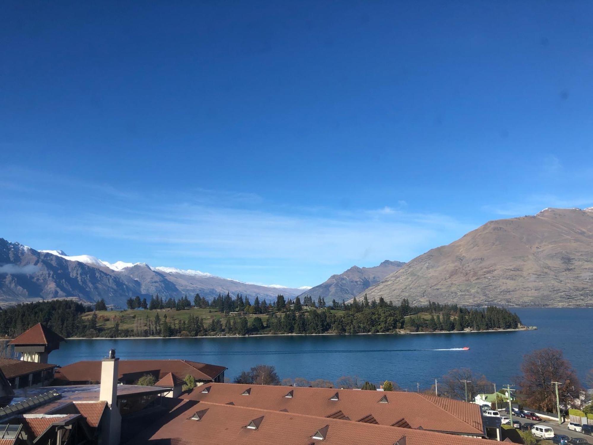 Ramada By Wyndham Queenstown Central Экстерьер фото