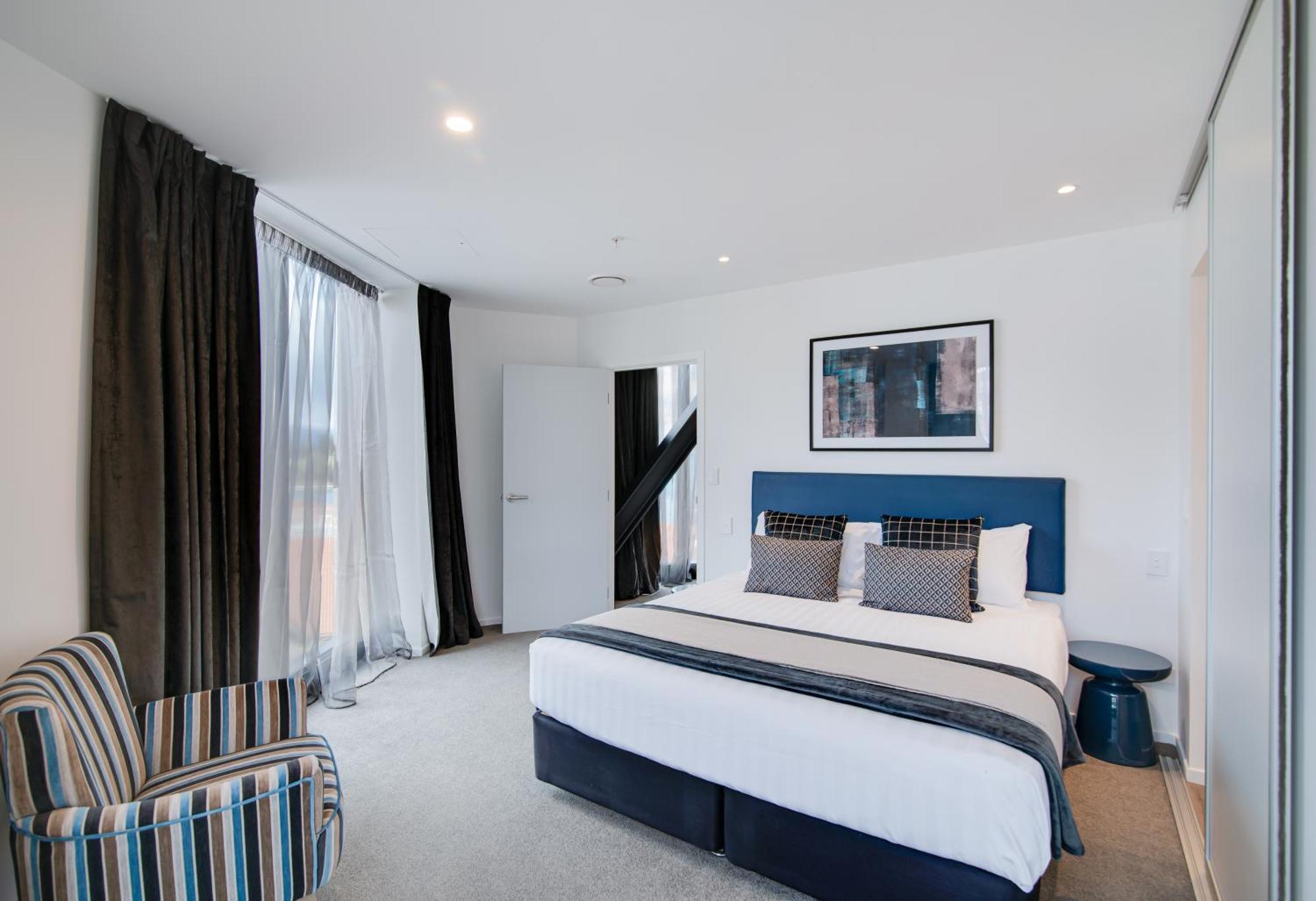 Ramada By Wyndham Queenstown Central Экстерьер фото